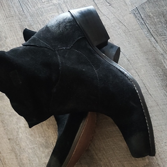Never worn black suede Booties Matisse size 10 - Picture 3 of 3